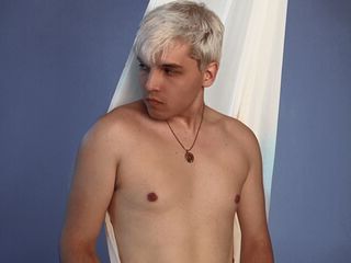 Adult Cam Model RobertCovalli wants to meet you in Live Chat!